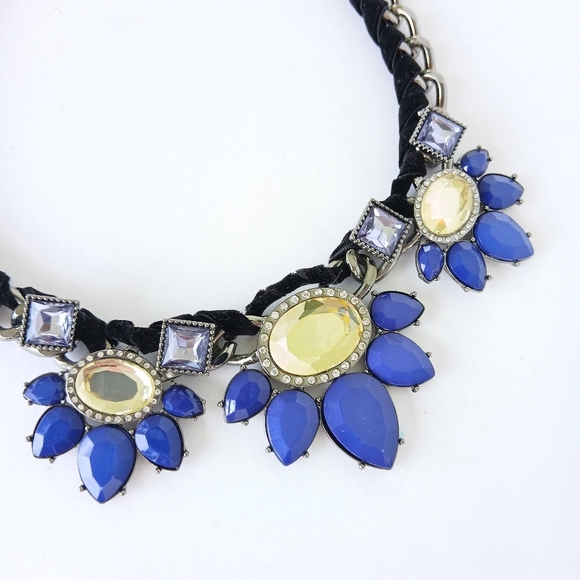 Lani Blue Statement Necklace Flower Velvet - Picture 2 of 5